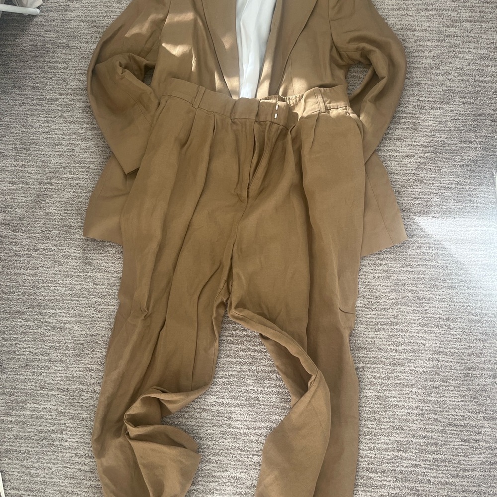 Women suit set in Camel
